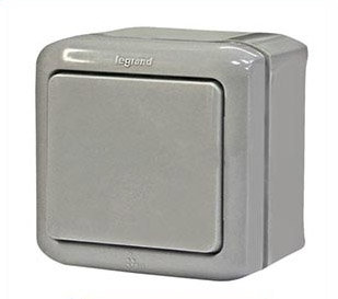 Quteo Выключатель 1-кл. О/У IP44 сер. Legrand Quteo Выключатель О/У 1-кл. 16А IP44 сер. Legrand